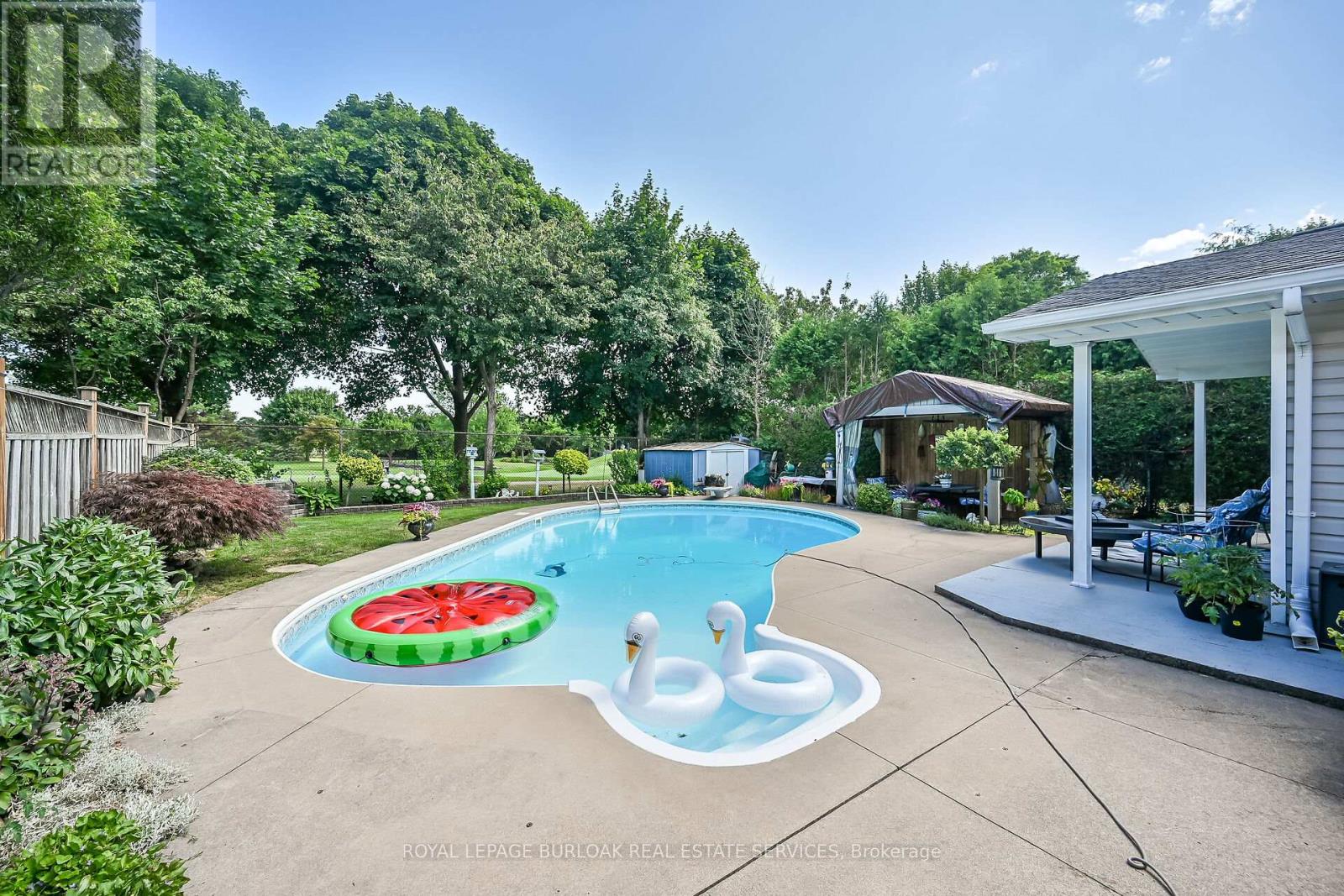Photo 32 of 92 Osborne Crescent, Oakville ON