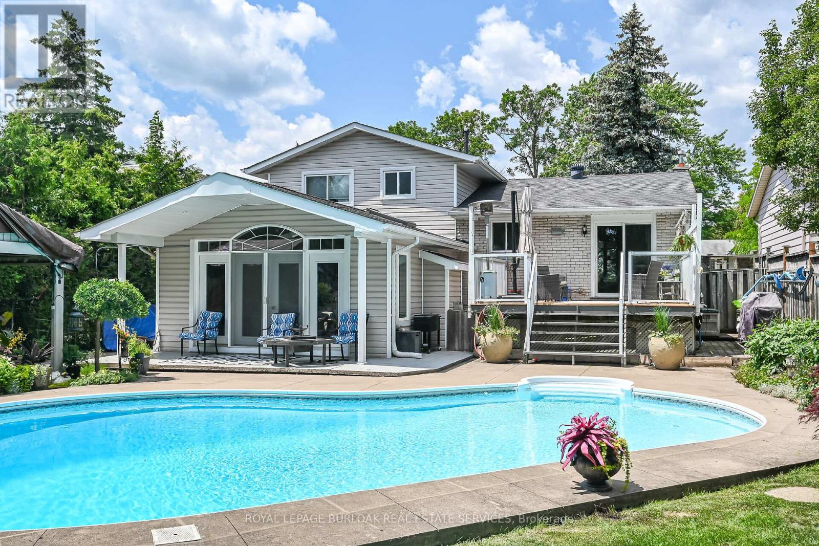 Photo 37 of 92 Osborne Crescent, Oakville ON