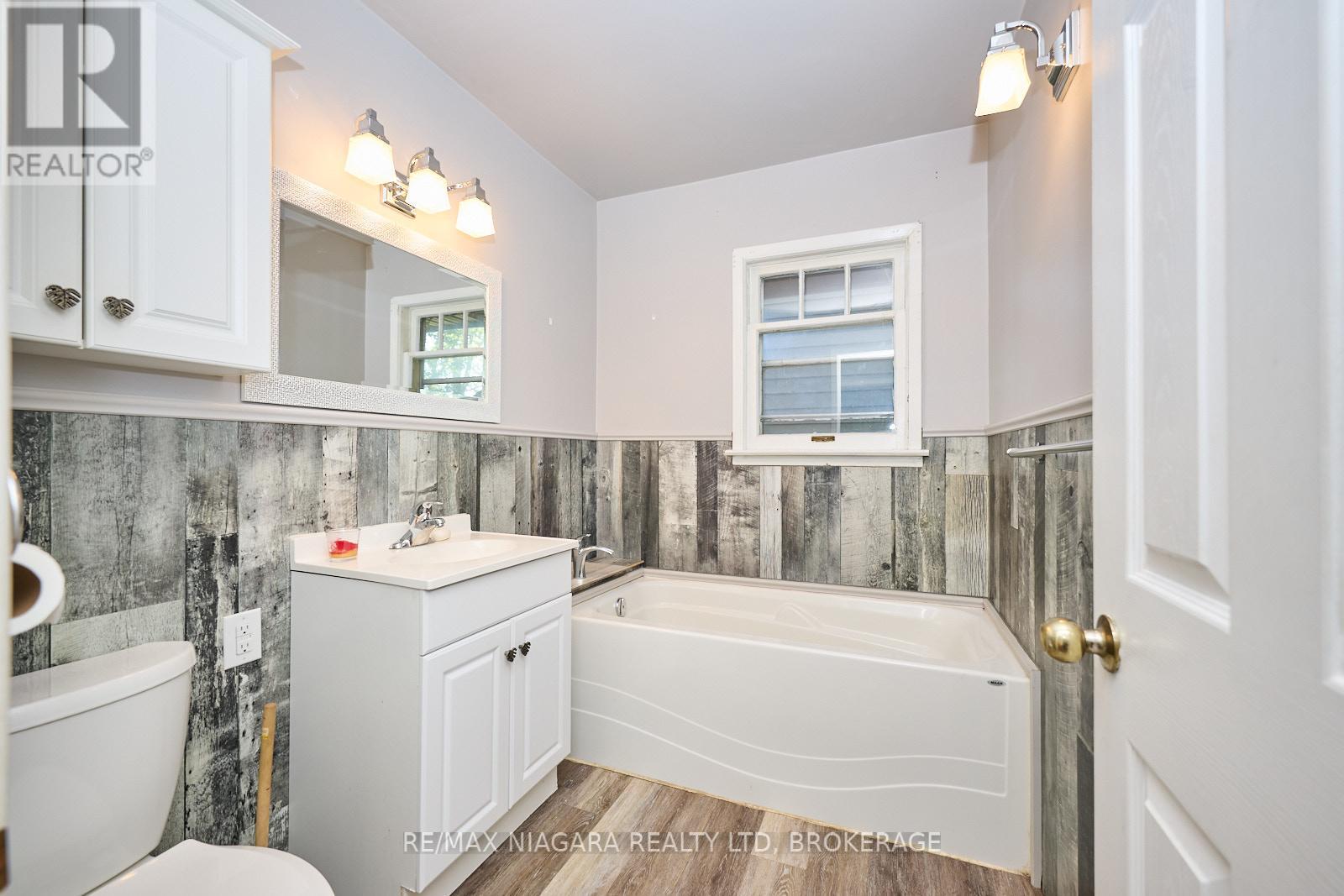 Photo 10 of 207 South Mill Street, Fort Erie ON