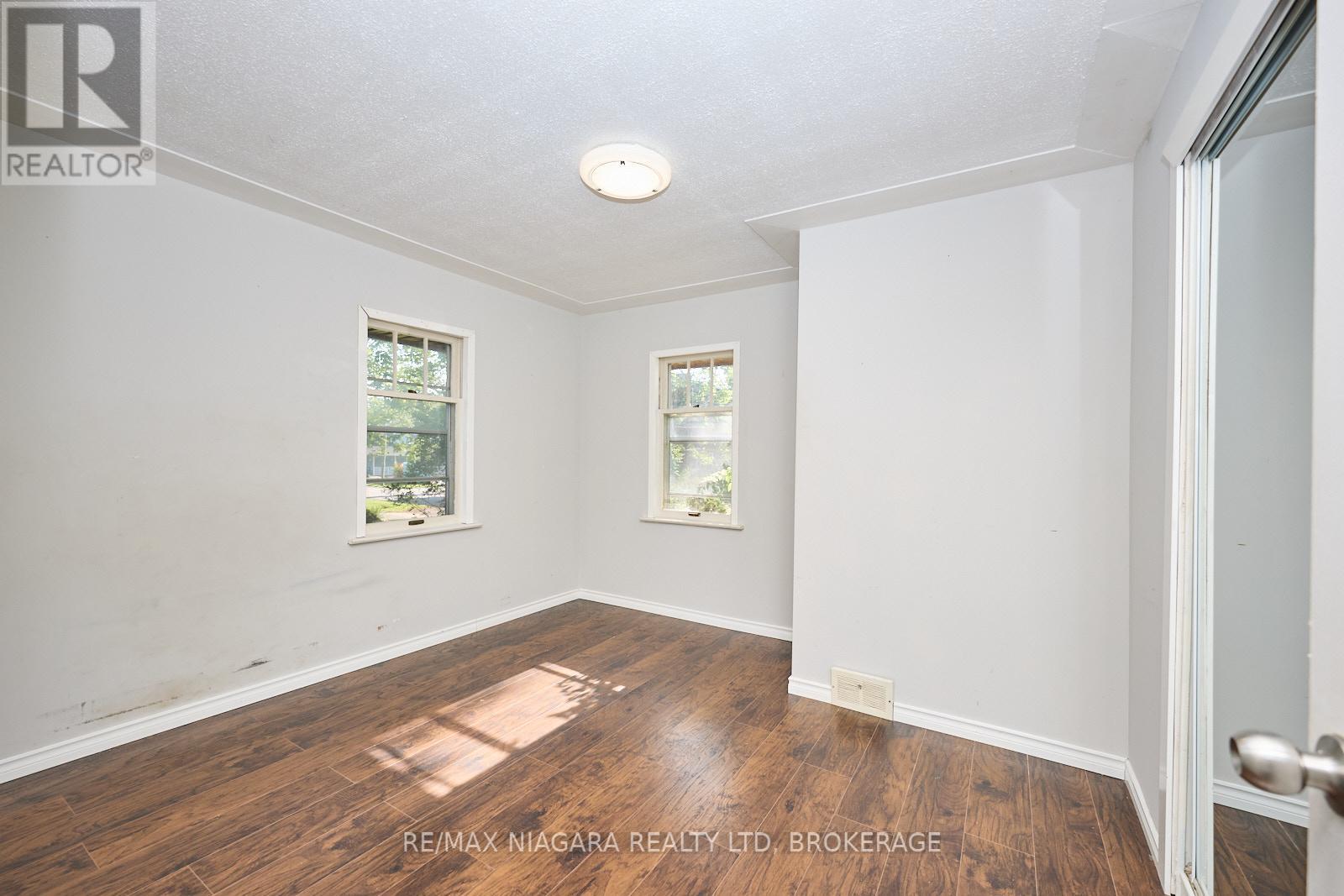 Photo 11 of 207 South Mill Street, Fort Erie ON