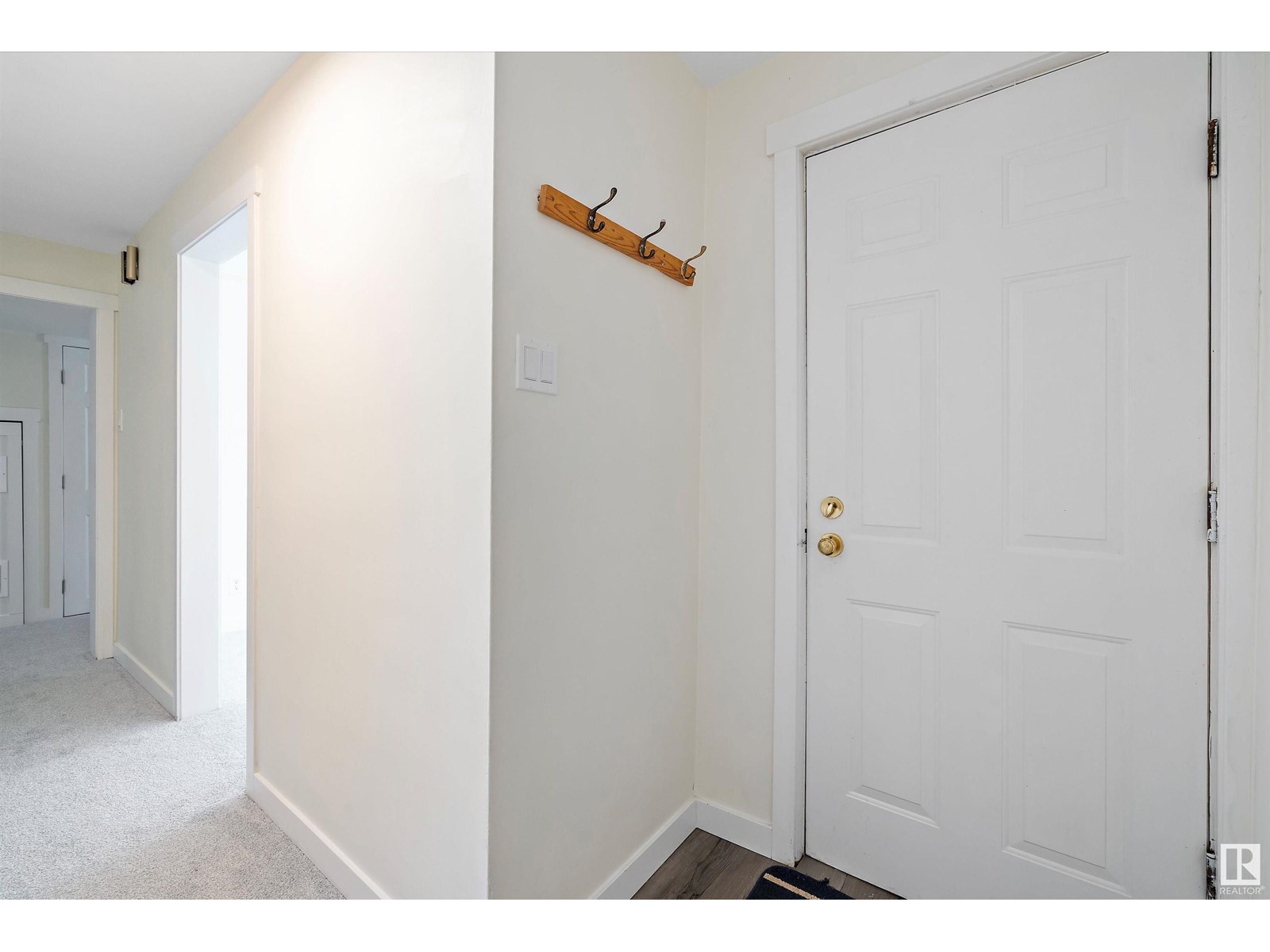 Photo 16 of 12827 125 St Nw, Edmonton AB