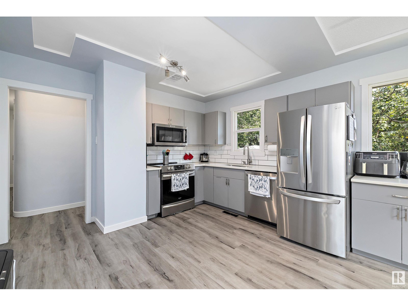 Photo 9 of 12827 125 St Nw, Edmonton AB