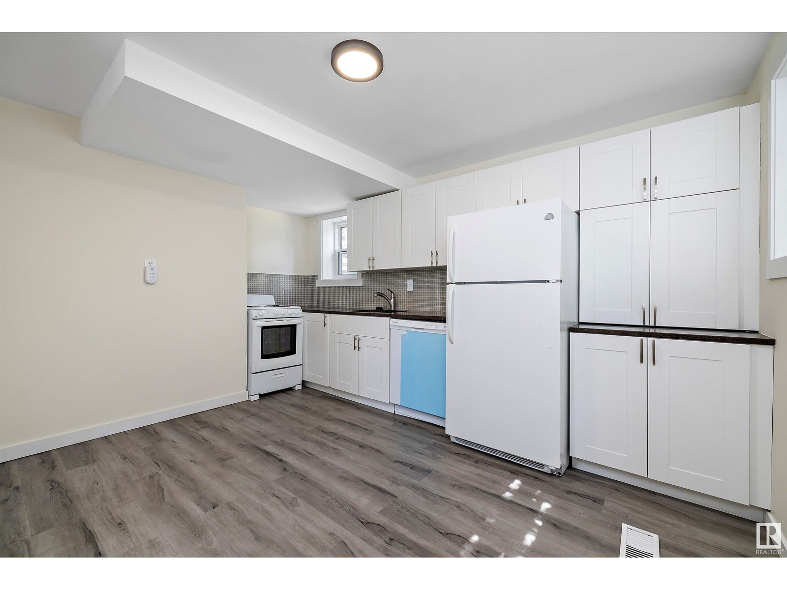 Photo 27 of 12827 125 St Nw, Edmonton AB