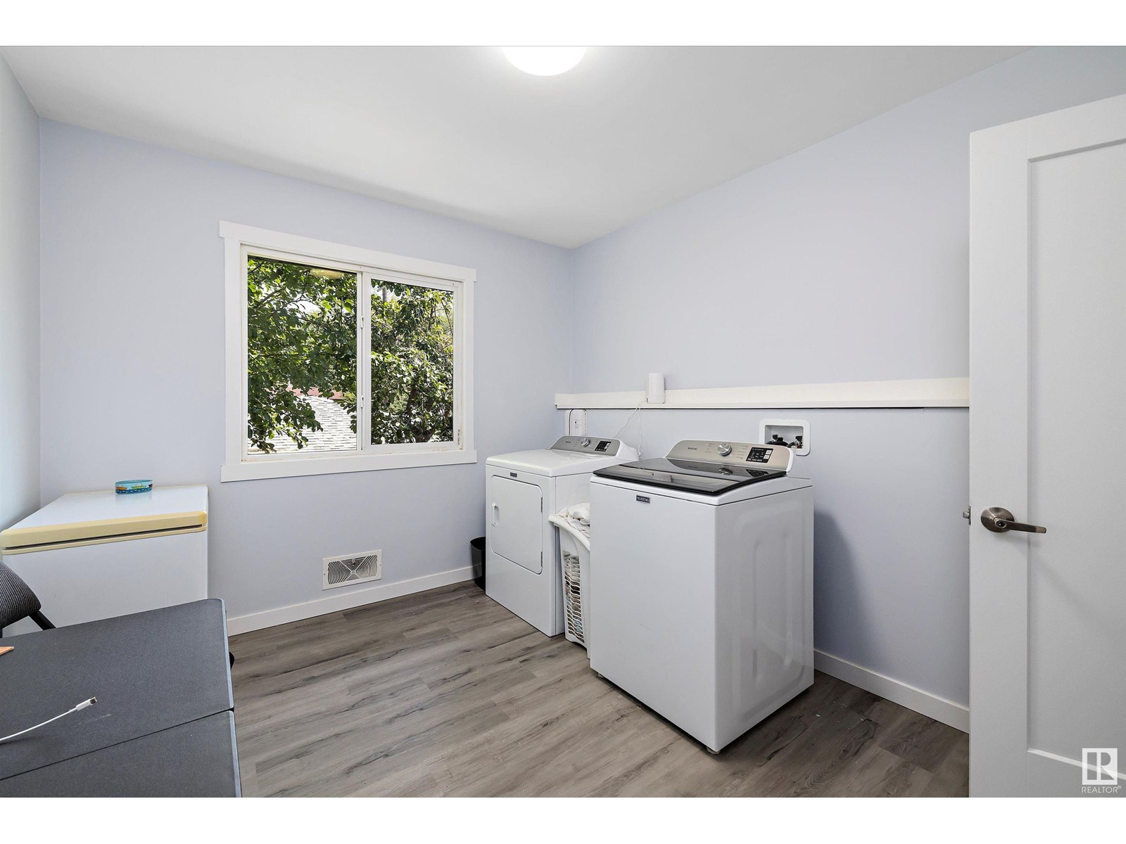 Photo 18 of 12827 125 St Nw, Edmonton AB