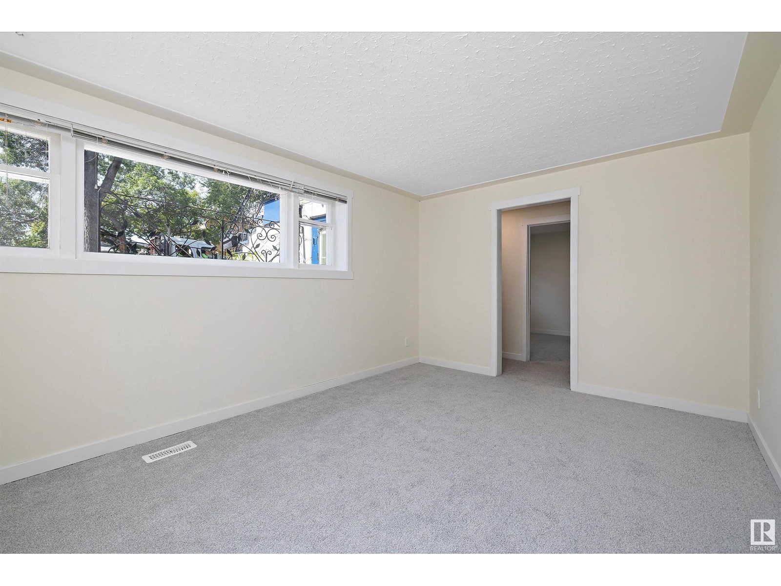 Photo 26 of 12827 125 St Nw, Edmonton AB