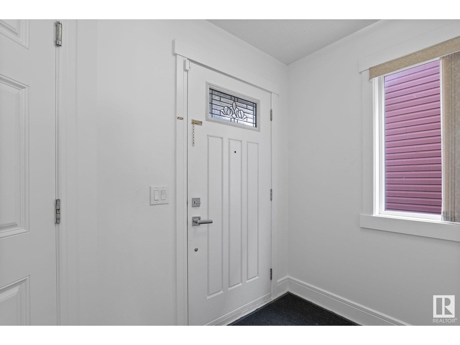 Photo 7 of 611 40 Av Nw, Edmonton AB