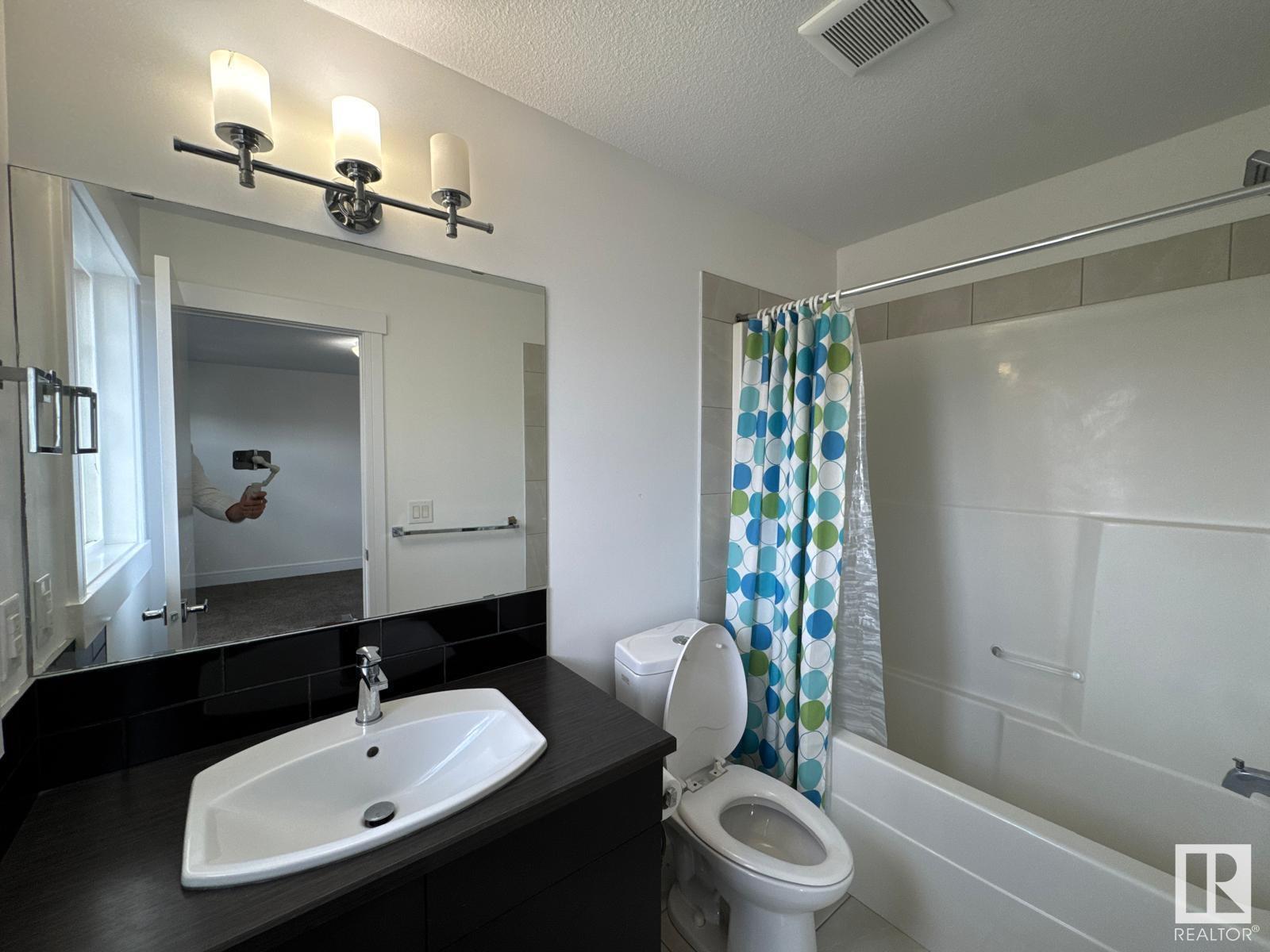 Photo 2 of 611 40 Av Nw, Edmonton AB