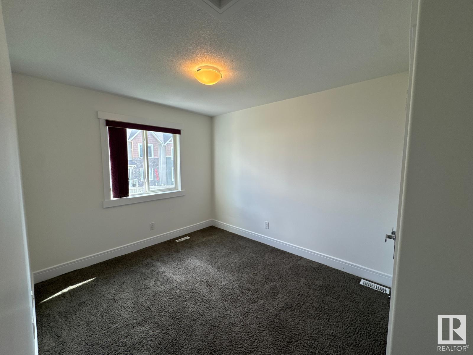Photo 15 of 611 40 Av Nw, Edmonton AB