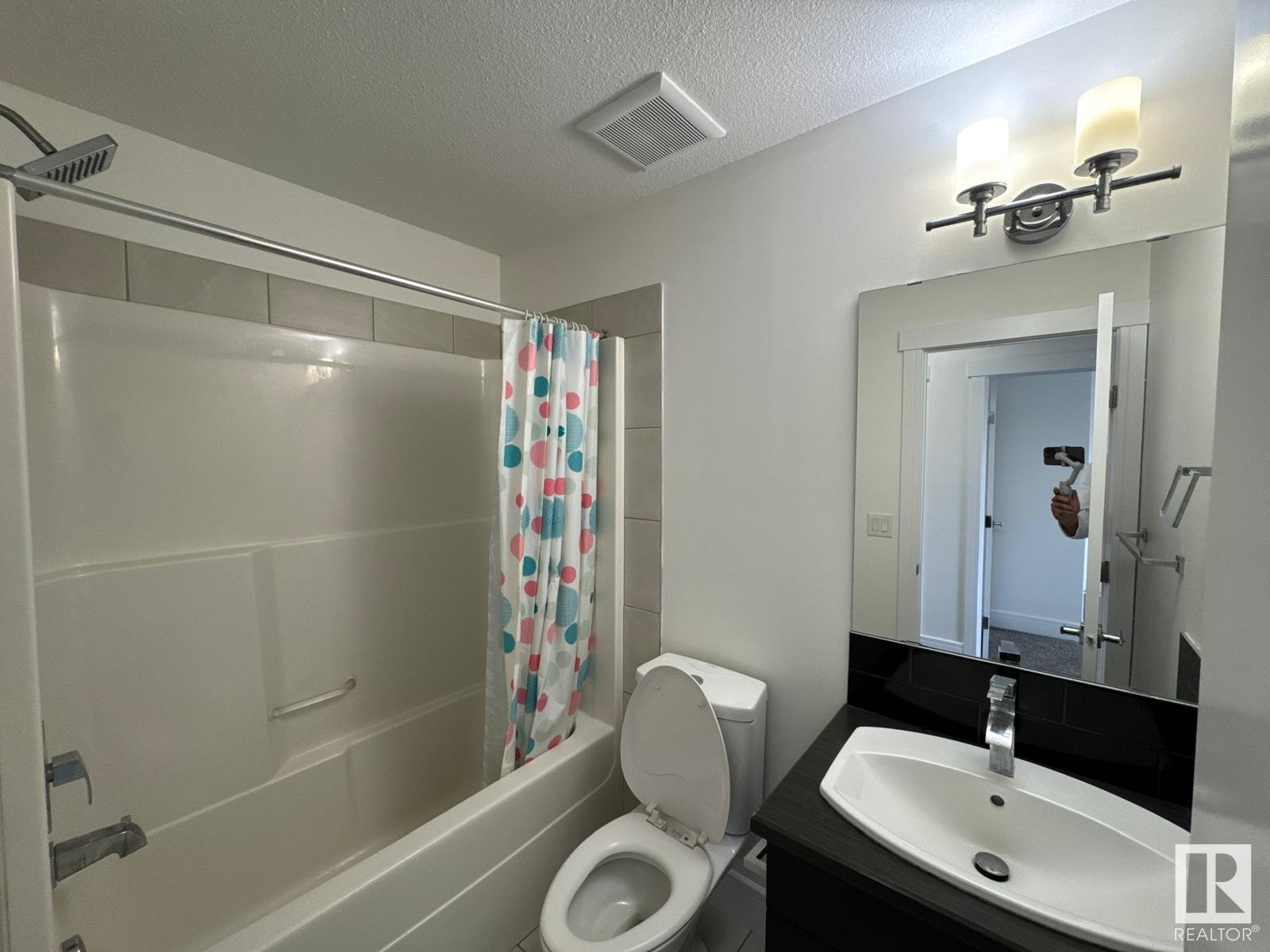 Photo 14 of 611 40 Av Nw, Edmonton AB