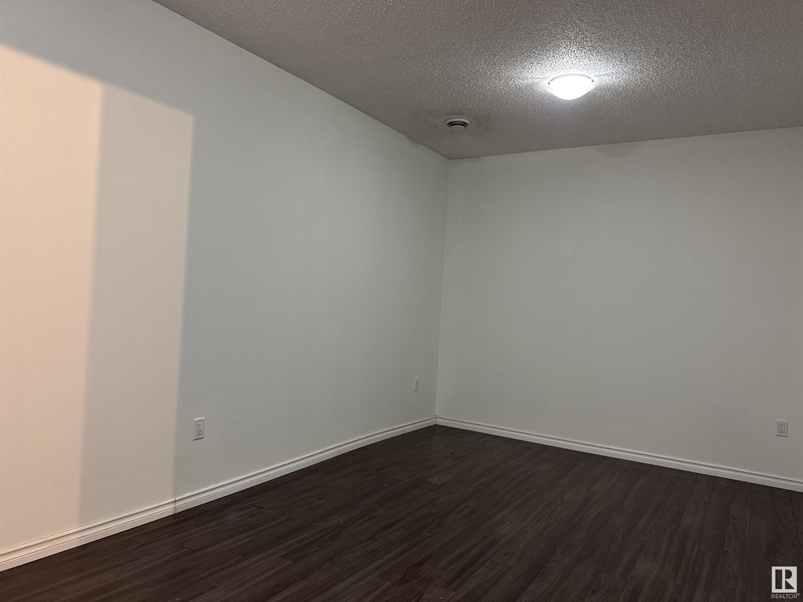 Photo 10 of 611 40 Av Nw, Edmonton AB