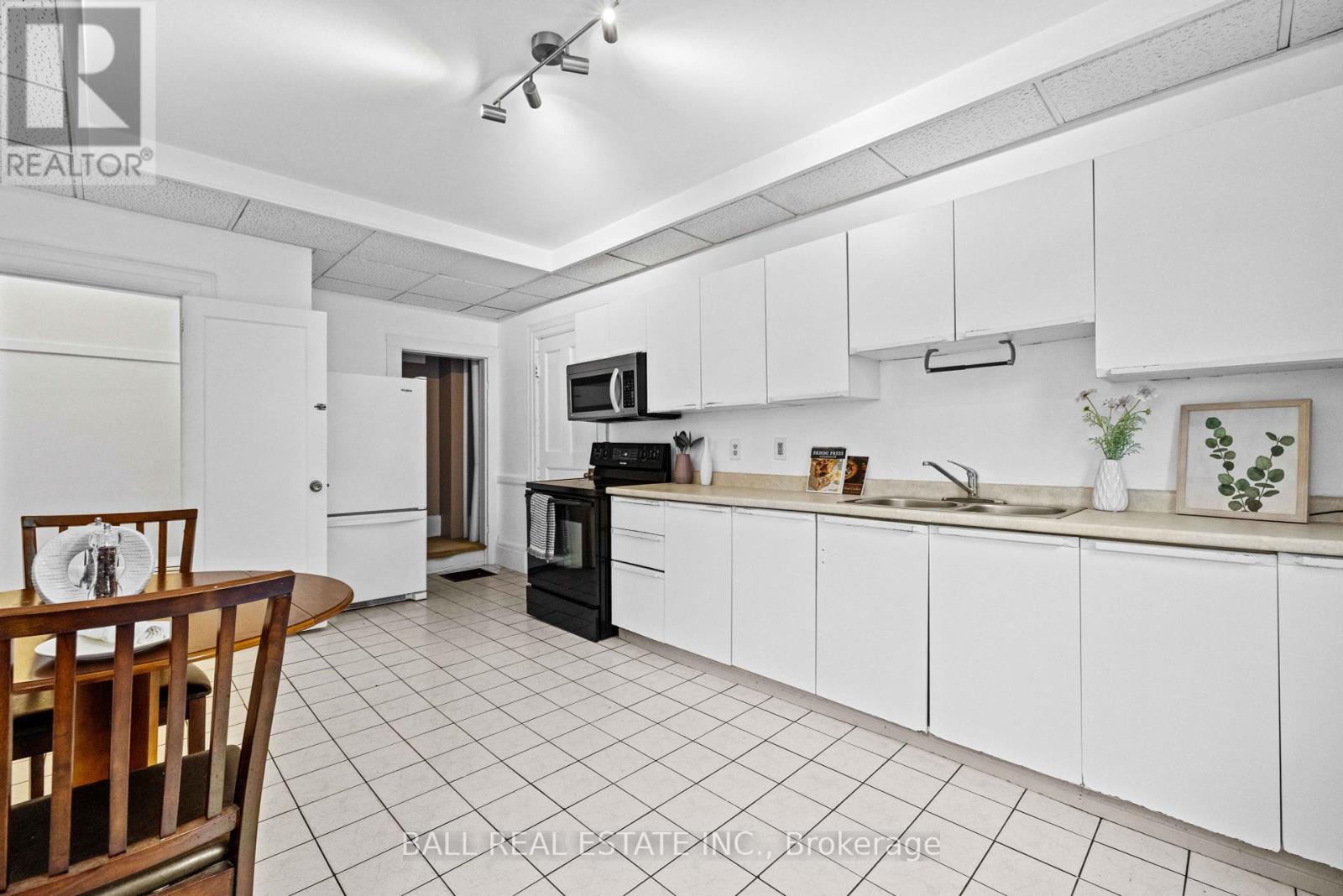 Photo 2 of 78 Mcdonnel Street, Peterborough Central ON