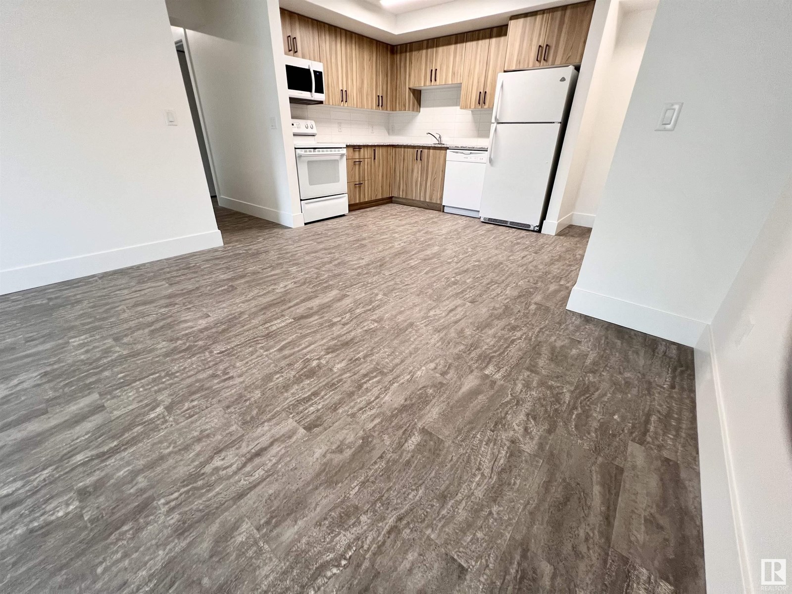 Photo 10 of 205 9504 182 St Nw, Edmonton AB