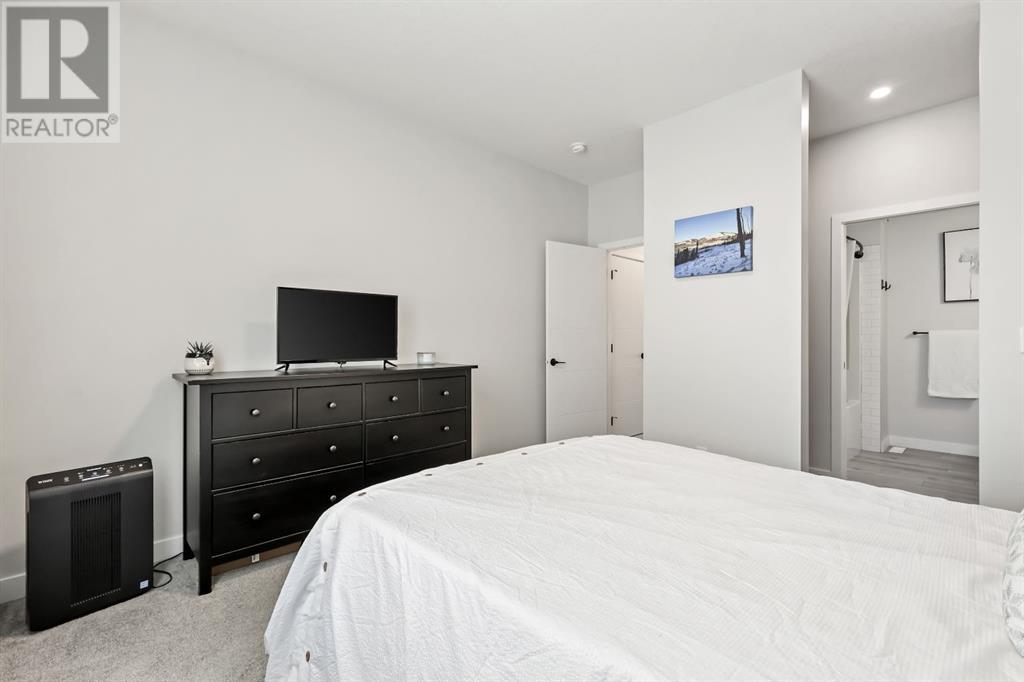 Single Family House for Sale in  Les Jardins Park SE Douglasdale/Glen Calgary 