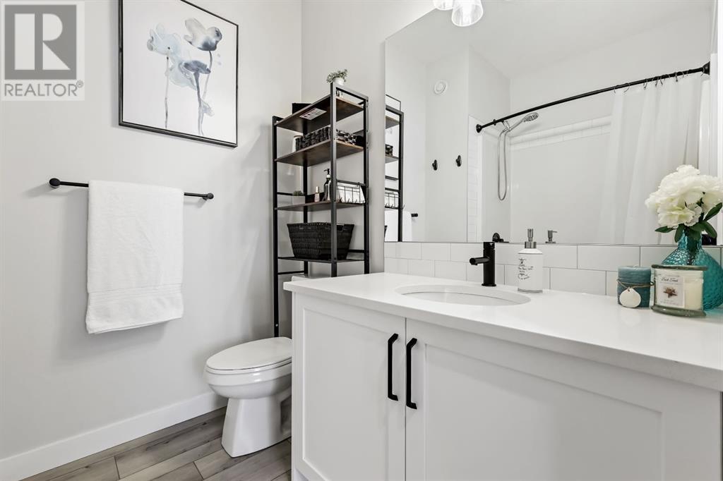 Single Family House for Sale in  Les Jardins Park SE Douglasdale/Glen Calgary 