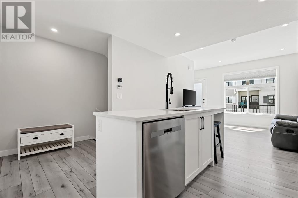 Single Family House for Sale in  Les Jardins Park SE Douglasdale/Glen Calgary 