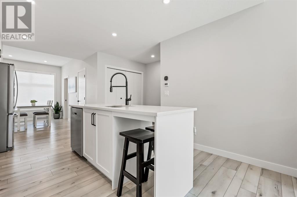 Single Family House for Sale in  Les Jardins Park SE Douglasdale/Glen Calgary 