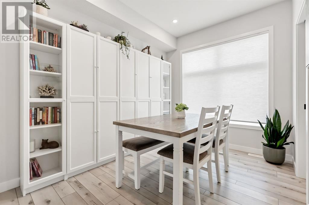 Single Family House for Sale in  Les Jardins Park SE Douglasdale/Glen Calgary 