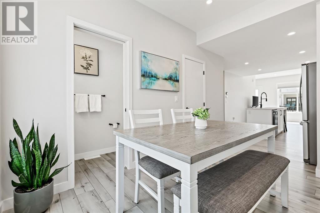 Single Family House for Sale in  Les Jardins Park SE Douglasdale/Glen Calgary 
