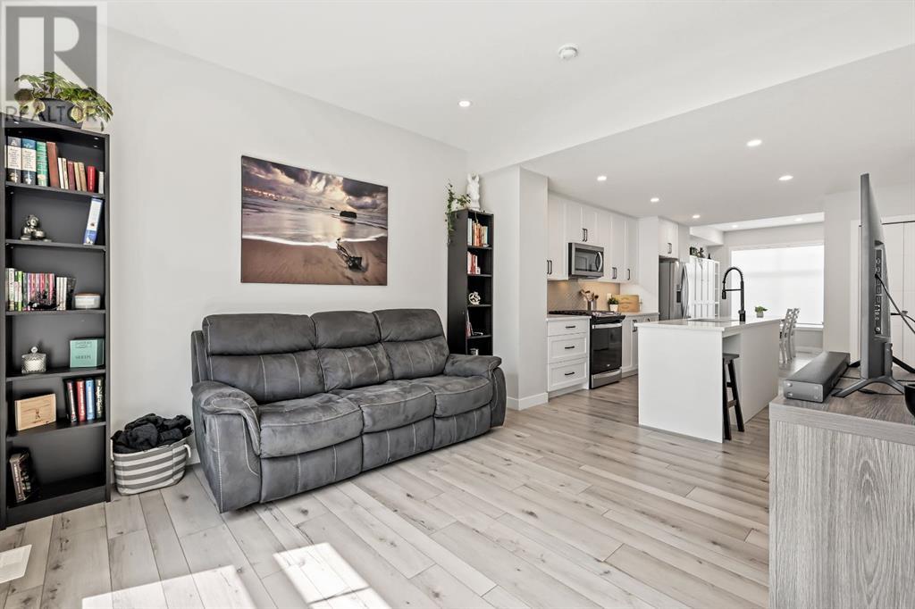 Single Family House for Sale in  Les Jardins Park SE Douglasdale/Glen Calgary 