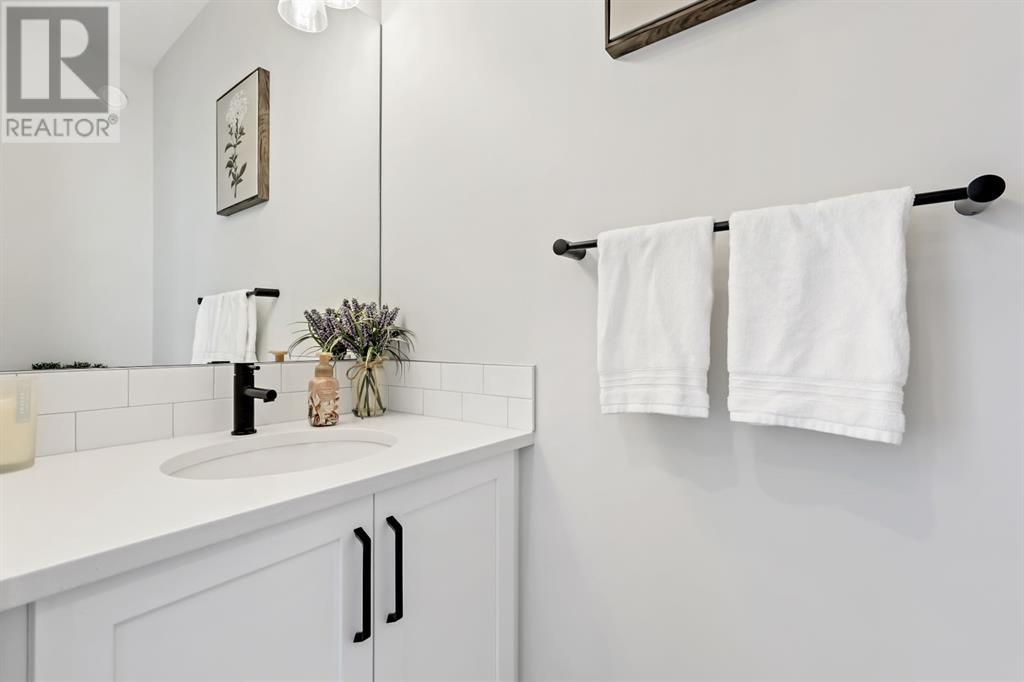 Single Family House for Sale in  Les Jardins Park SE Douglasdale/Glen Calgary 