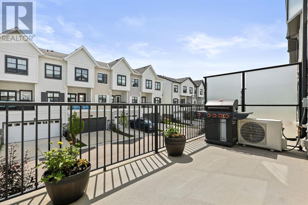 Single Family House for Sale in  Les Jardins Park SE Douglasdale/Glen Calgary 