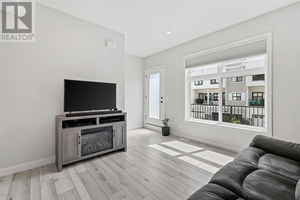 Single Family House for Sale in  Les Jardins Park SE Douglasdale/Glen Calgary 