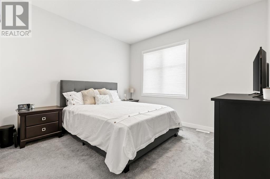 Single Family House for Sale in  Les Jardins Park SE Douglasdale/Glen Calgary 