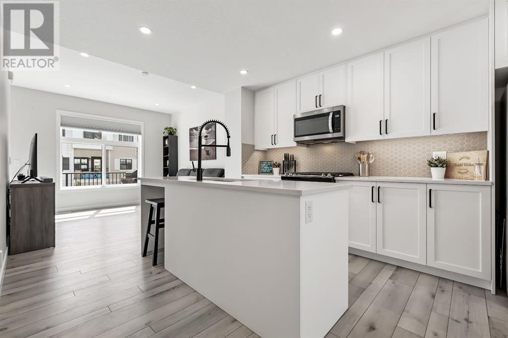 Single Family House for Sale in  Les Jardins Park SE Douglasdale/Glen Calgary 