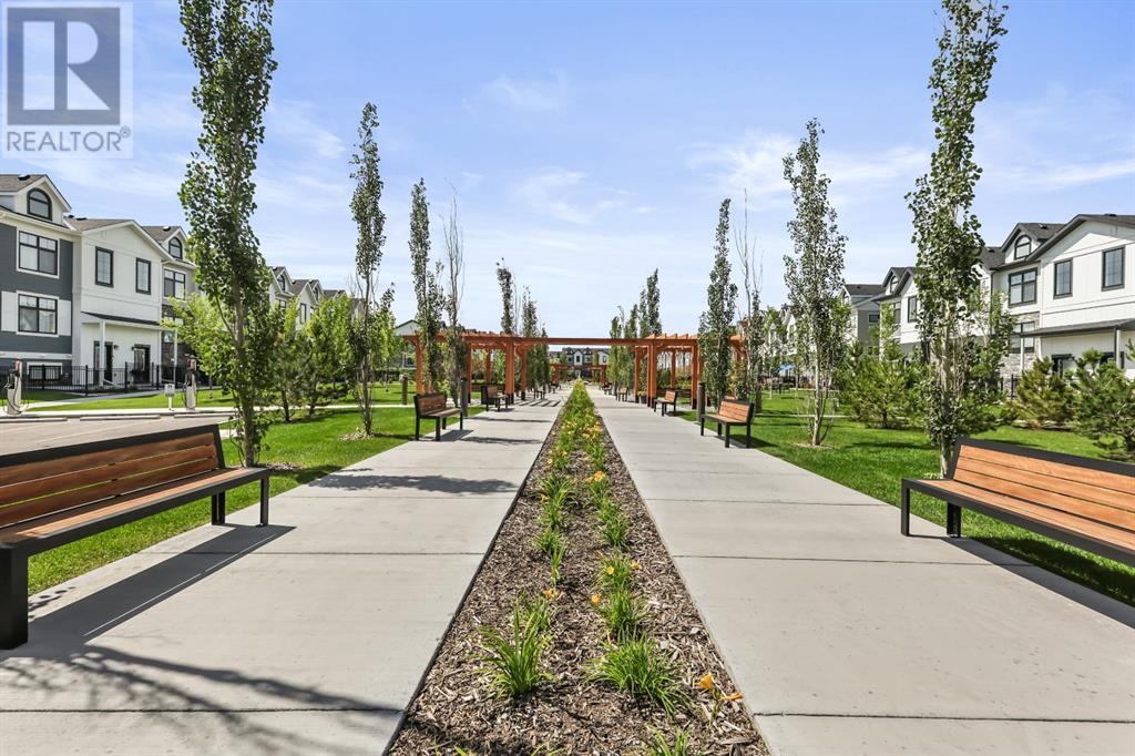 Single Family House for Sale in  Les Jardins Park SE Douglasdale/Glen Calgary 