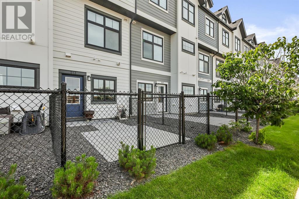 Single Family House for Sale in  Les Jardins Park SE Douglasdale/Glen Calgary 