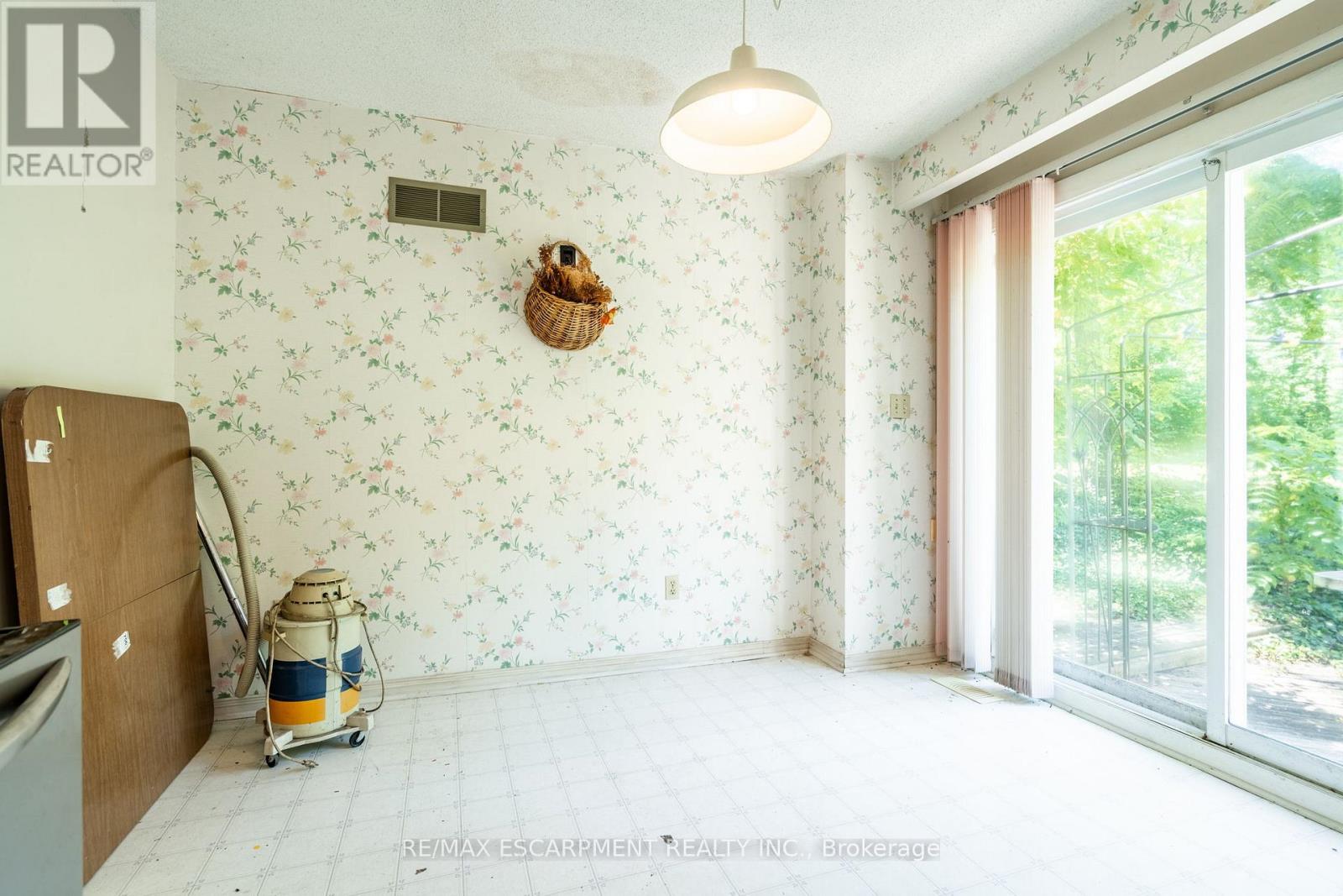 Photo 3 of 6746 Appleby Line, Burlington ON