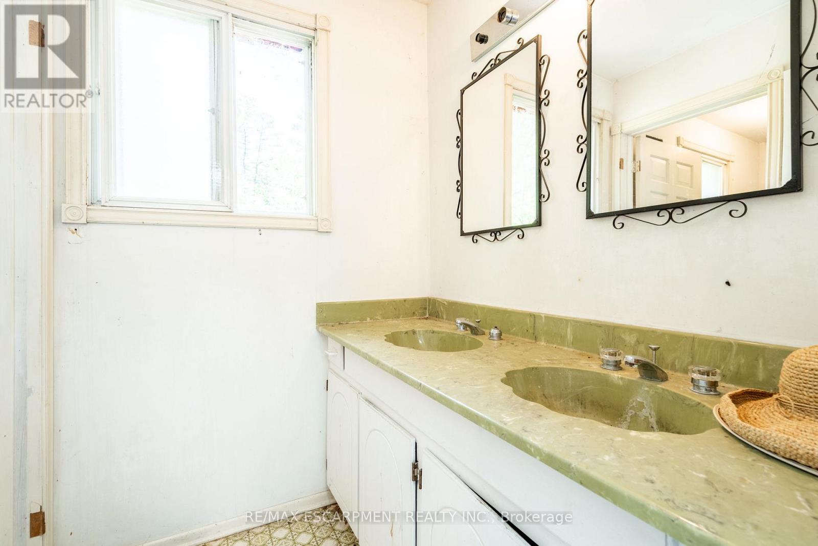 Photo 16 of 6746 Appleby Line, Burlington ON