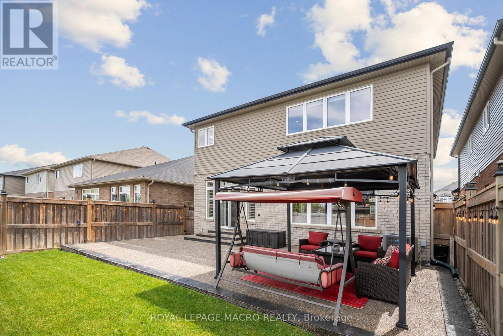 Photo 23 of 80 Bellroyal Crescent, Hamilton ON