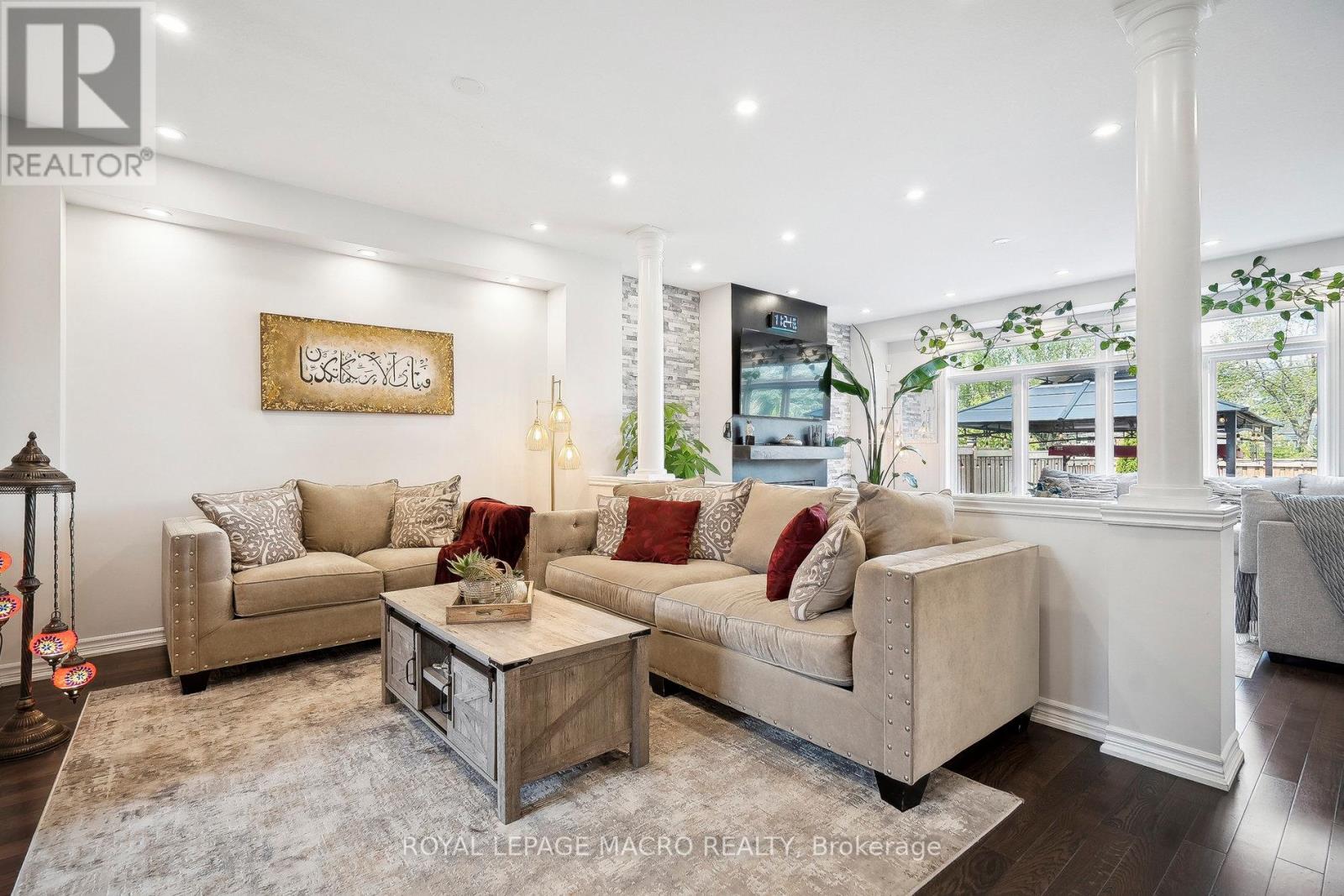 Photo 11 of 80 Bellroyal Crescent, Hamilton ON