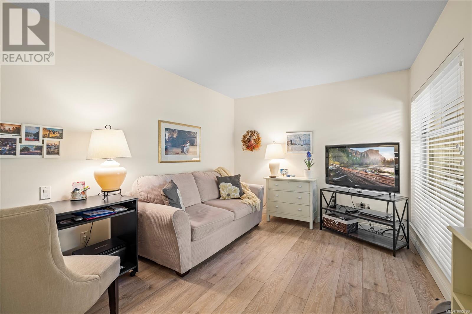 Photo 15 of 912 Lakes Blvd, French Creek BC