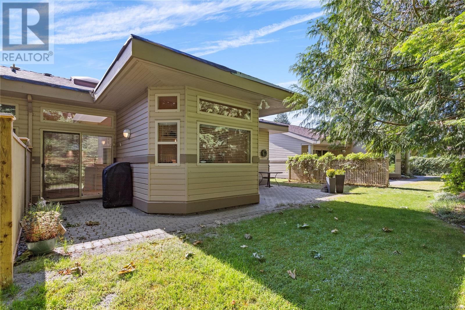 Photo 31 of 912 Lakes Blvd, French Creek BC