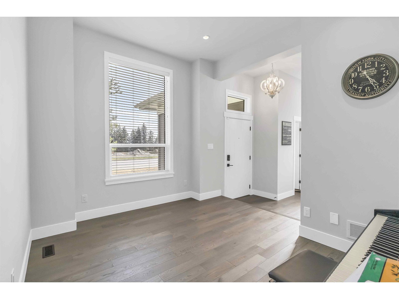 Photo 5 of 16683 21 Avenue, Surrey BC