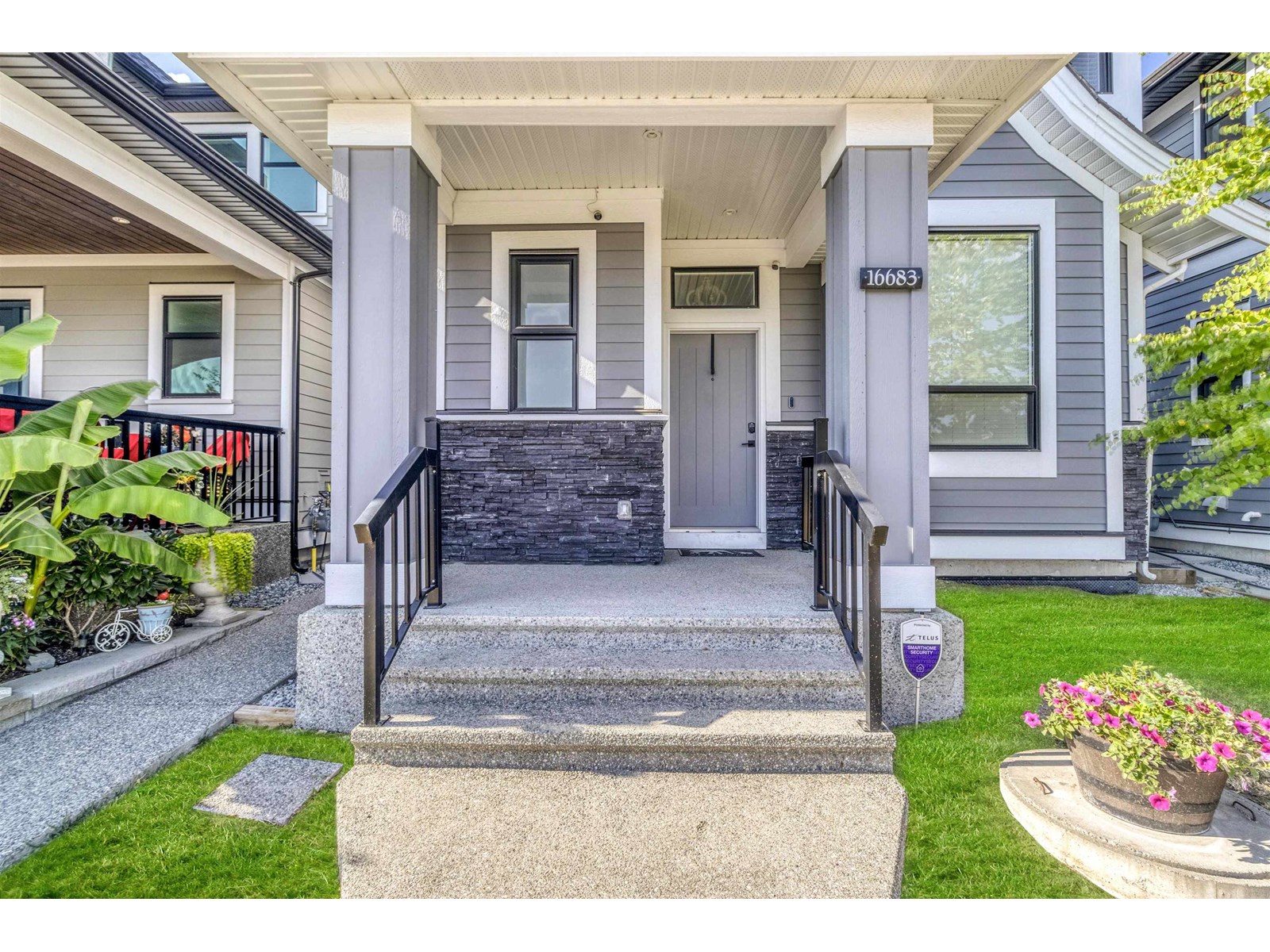 Photo 3 of 16683 21 Avenue, Surrey BC