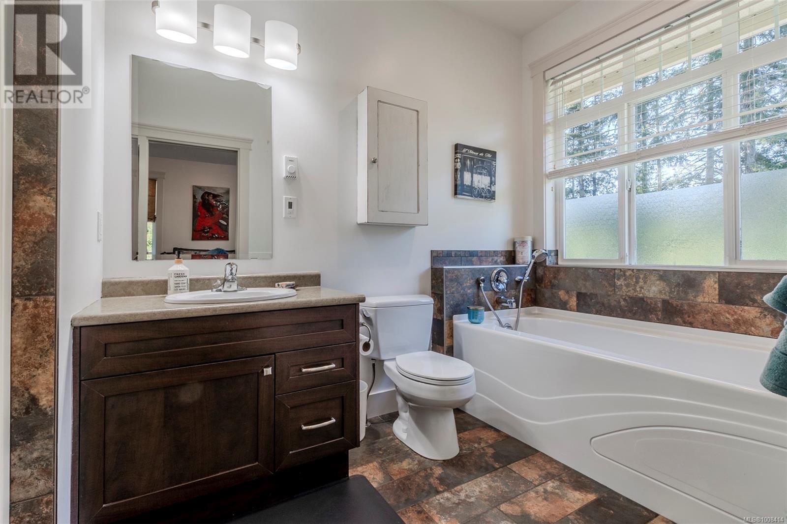 Photo 2 of 6888 Southview Terr, Duncan BC