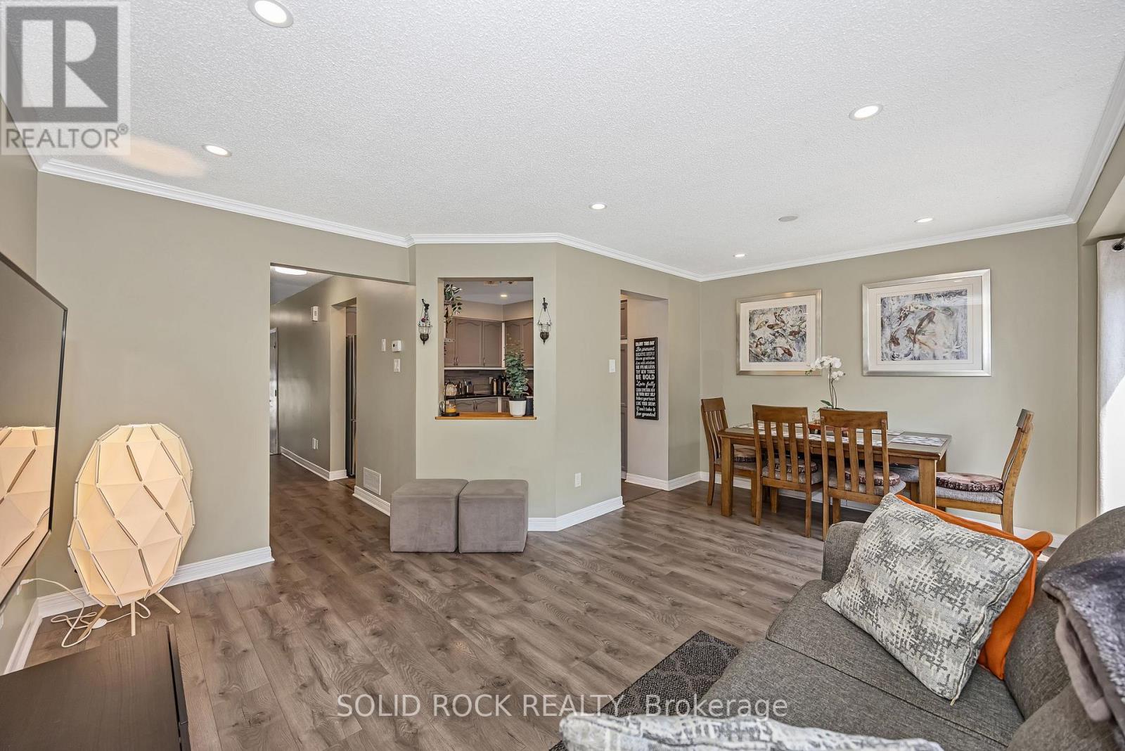 Photo 15 of 37 Grenadier Way, Ottawa ON