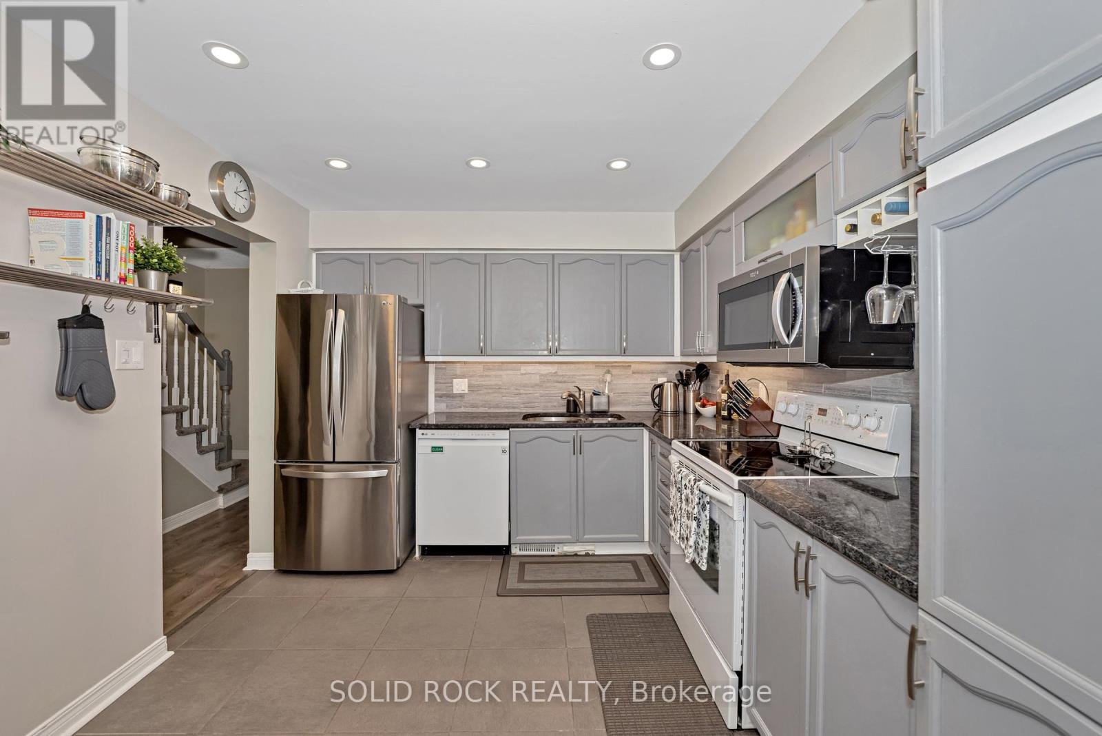 Photo 19 of 37 Grenadier Way, Ottawa ON