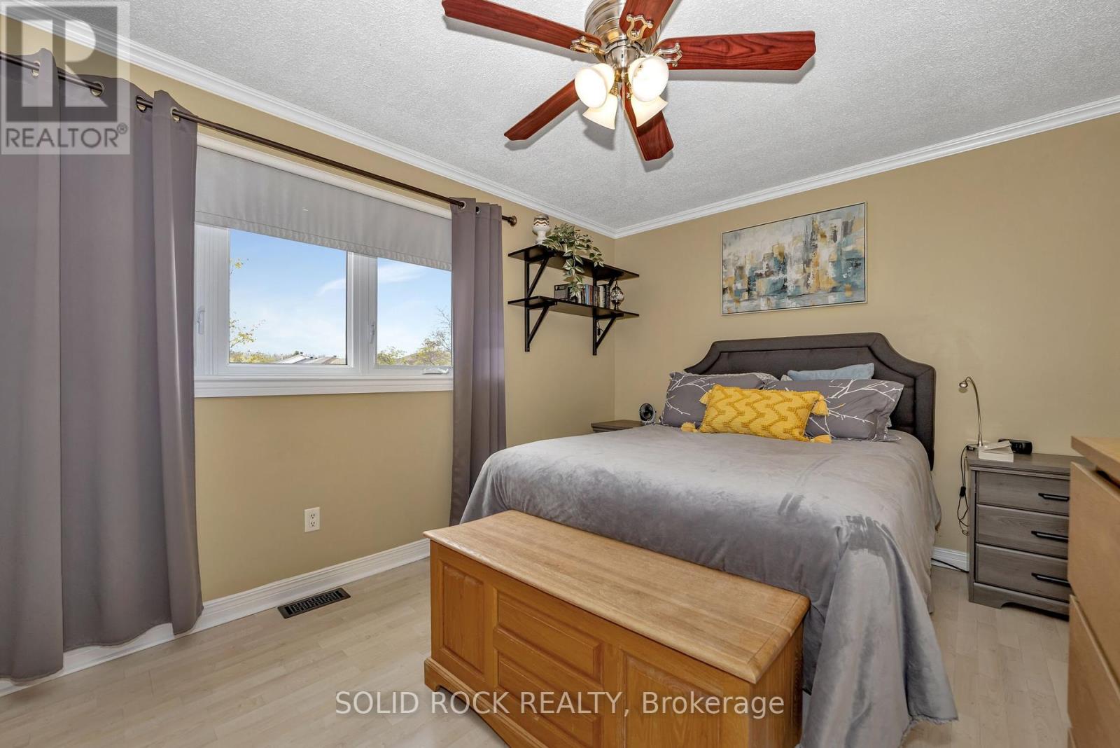 Photo 18 of 37 Grenadier Way, Ottawa ON