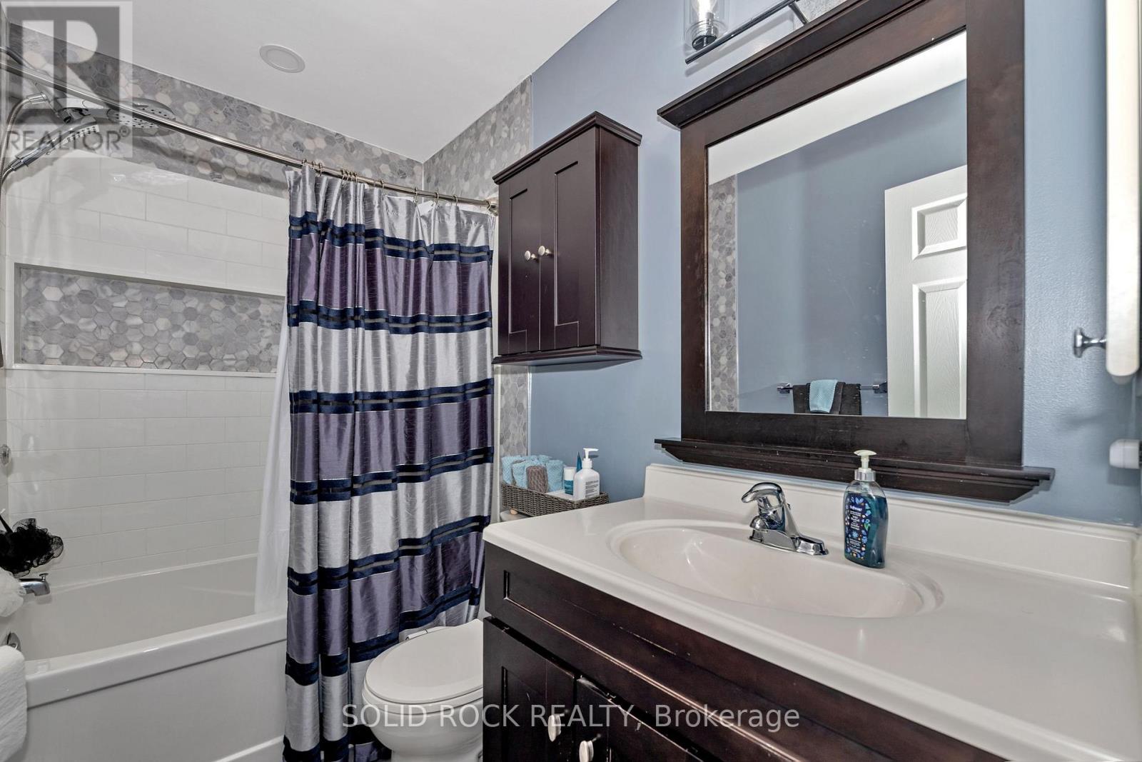 Photo 1 of 37 Grenadier Way, Ottawa ON