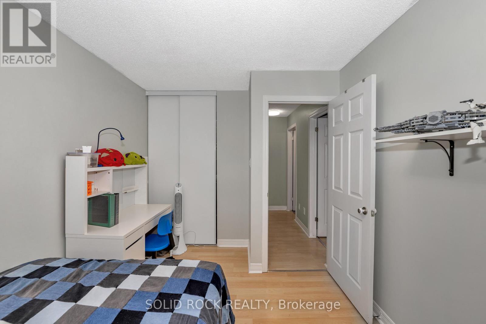 Photo 7 of 37 Grenadier Way, Ottawa ON