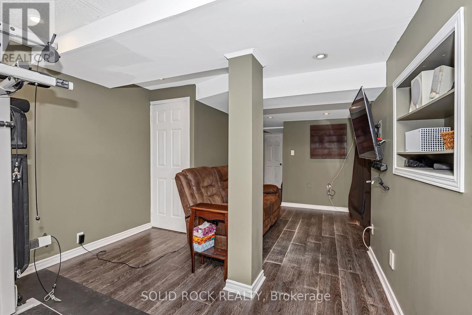 Photo 6 of 37 Grenadier Way, Ottawa ON