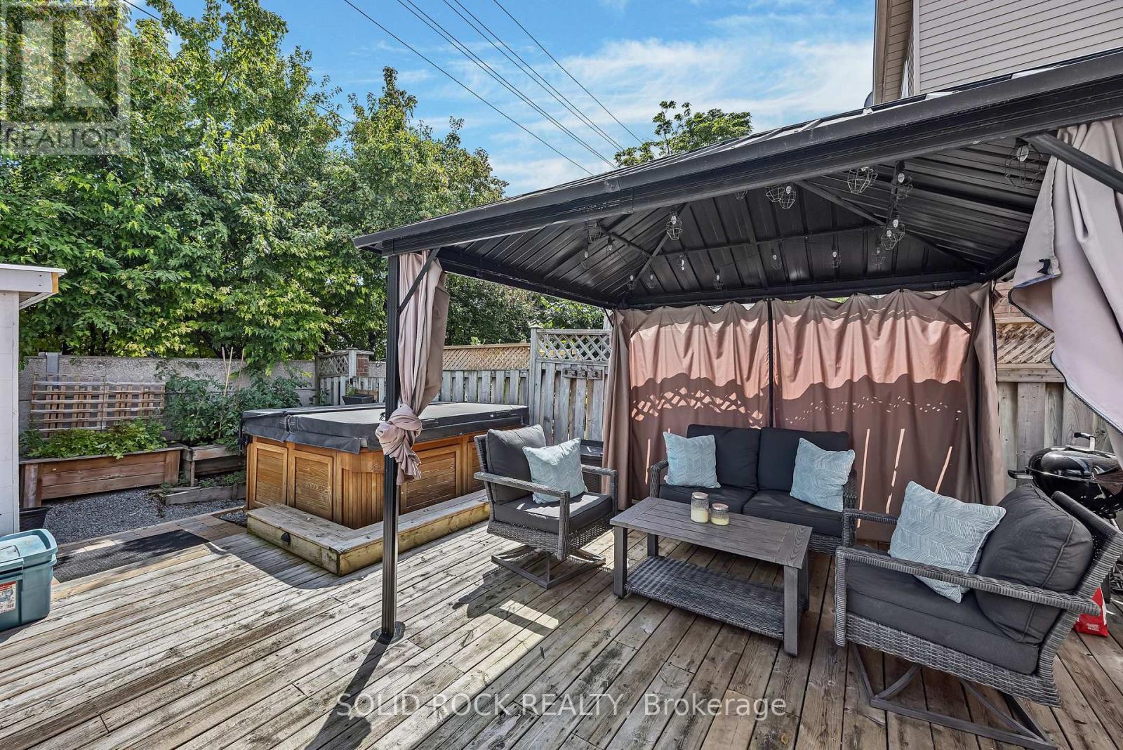 Photo 23 of 37 Grenadier Way, Ottawa ON