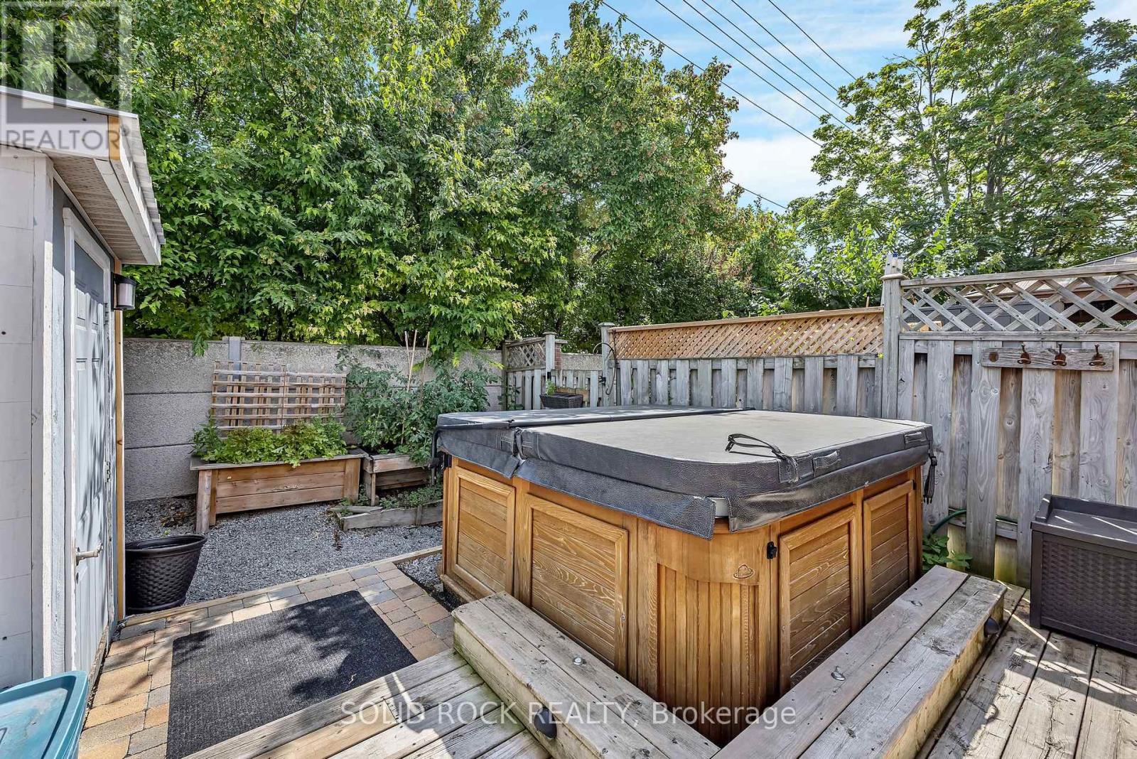 Photo 8 of 37 Grenadier Way, Ottawa ON