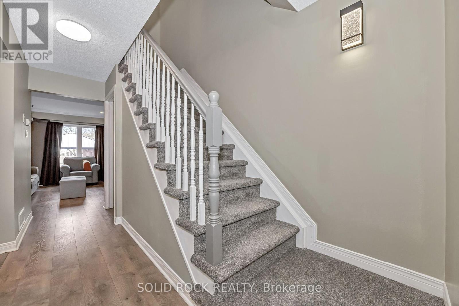 Photo 22 of 37 Grenadier Way, Ottawa ON
