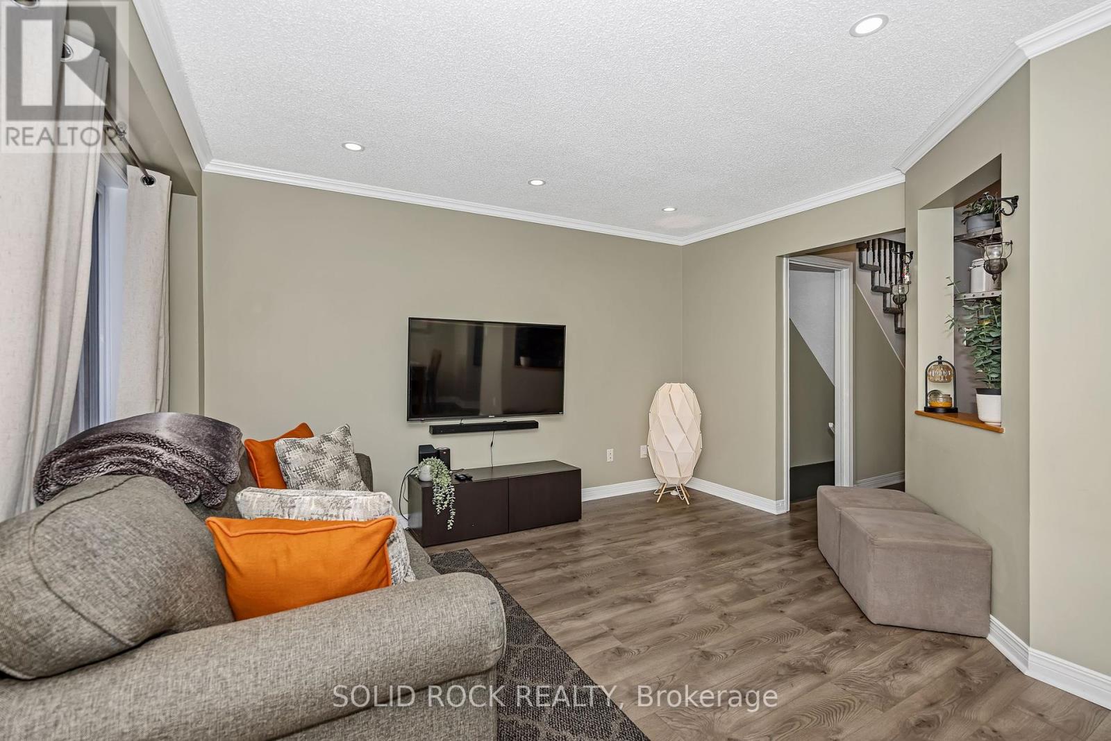 Photo 10 of 37 Grenadier Way, Ottawa ON