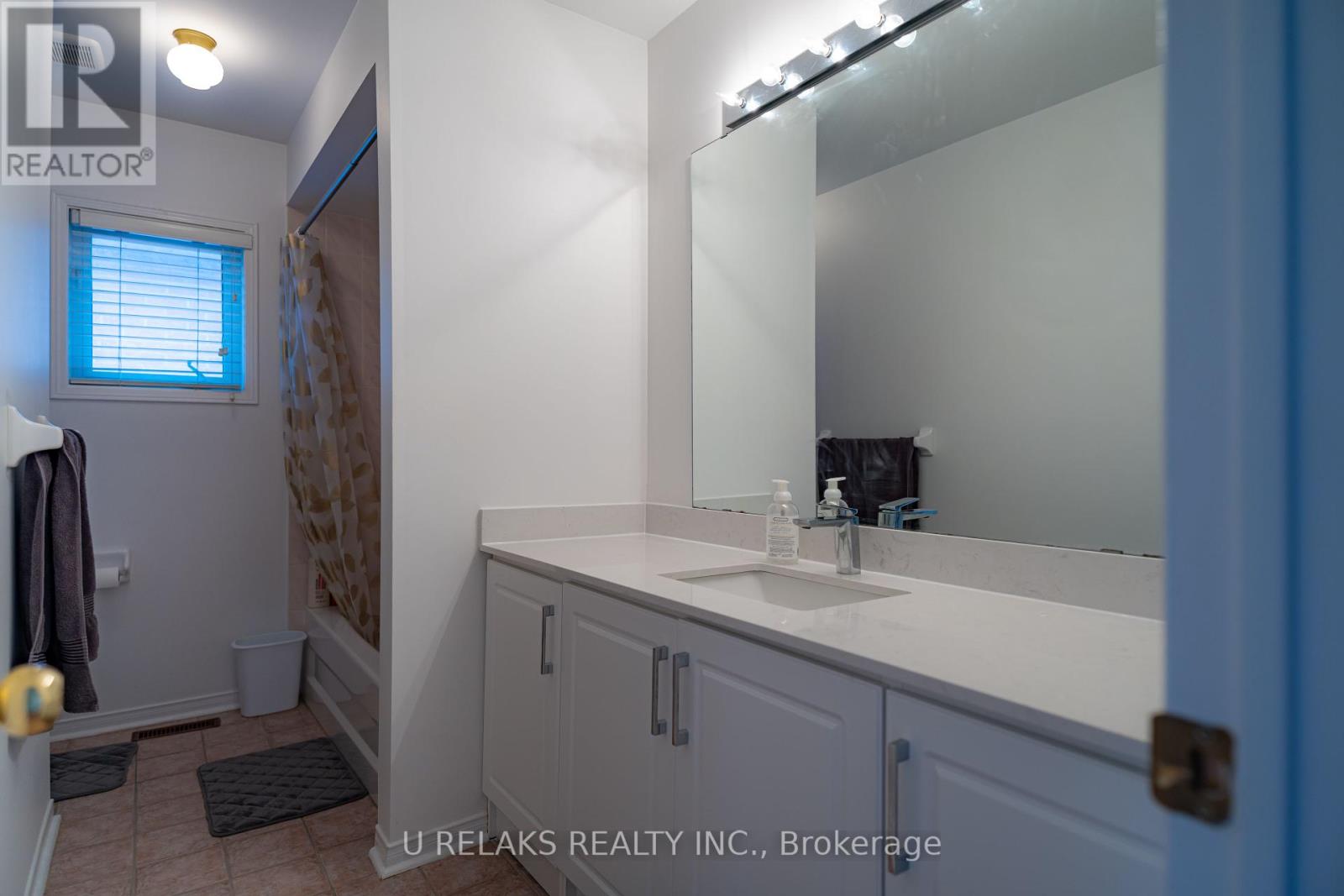 Photo 5 of 7211 Atwood Lane, Mississauga ON
